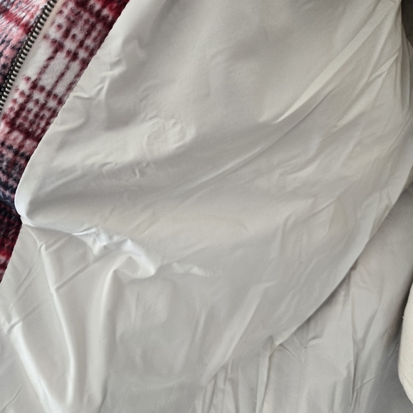 Levi's Red and Black Utility Jacket with Relaxed Fit and Long Sleeves - Picture 9 of 16